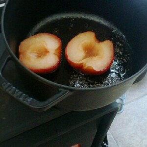 簡単、ストウブで作る　焼きリンゴ　